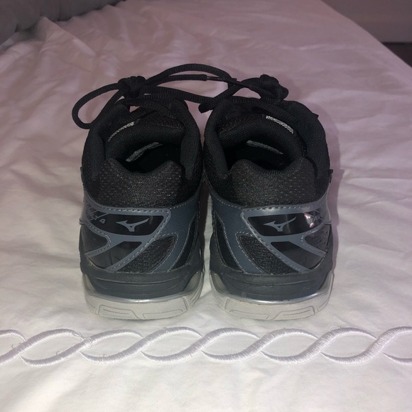 Mizuno Wave Supersonic Women’s Volleyball Shoes - Picture 3 of 4
